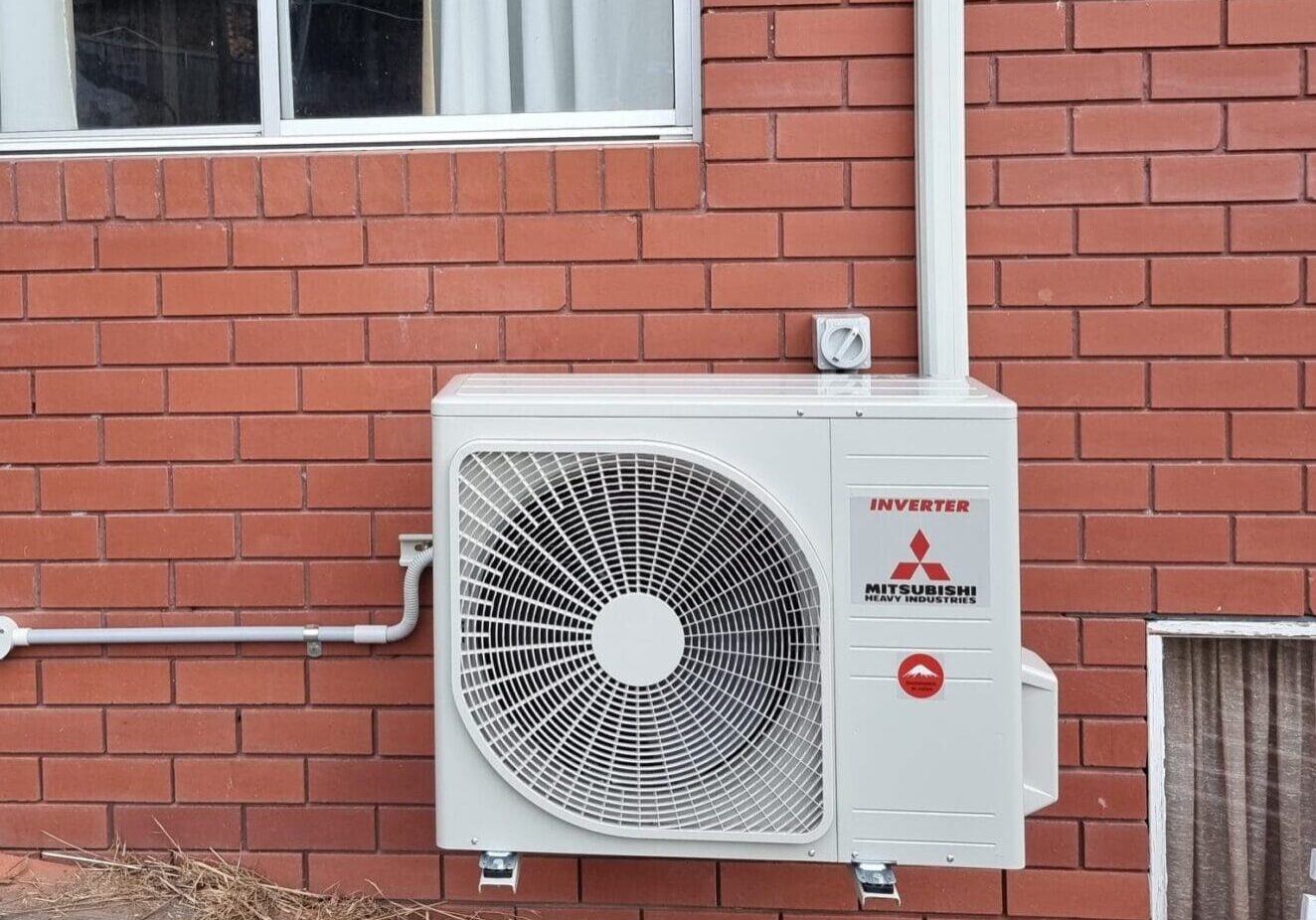 Reverse cycle air conditioner